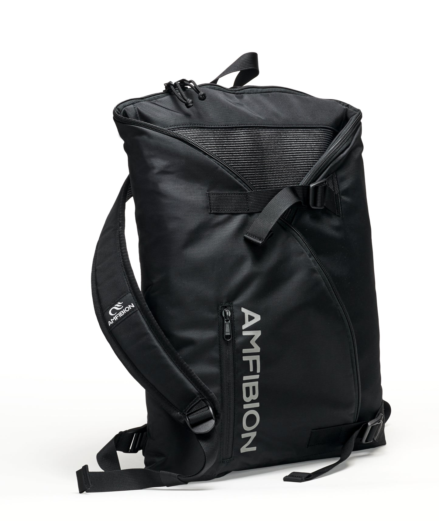 SHORELINE™ 2-IN-1 CHANGING MAT TO BACKPACK