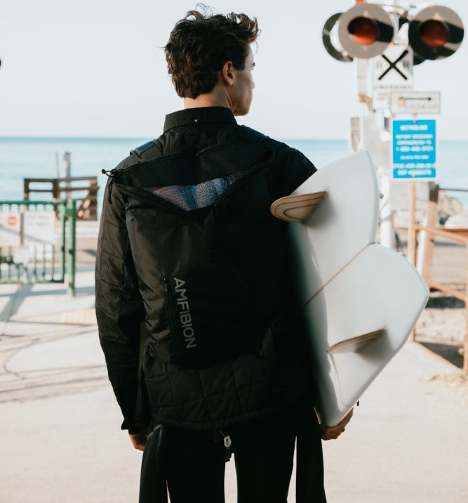 SHORELINE™ 2-IN-1 CHANGING MAT TO BACKPACK