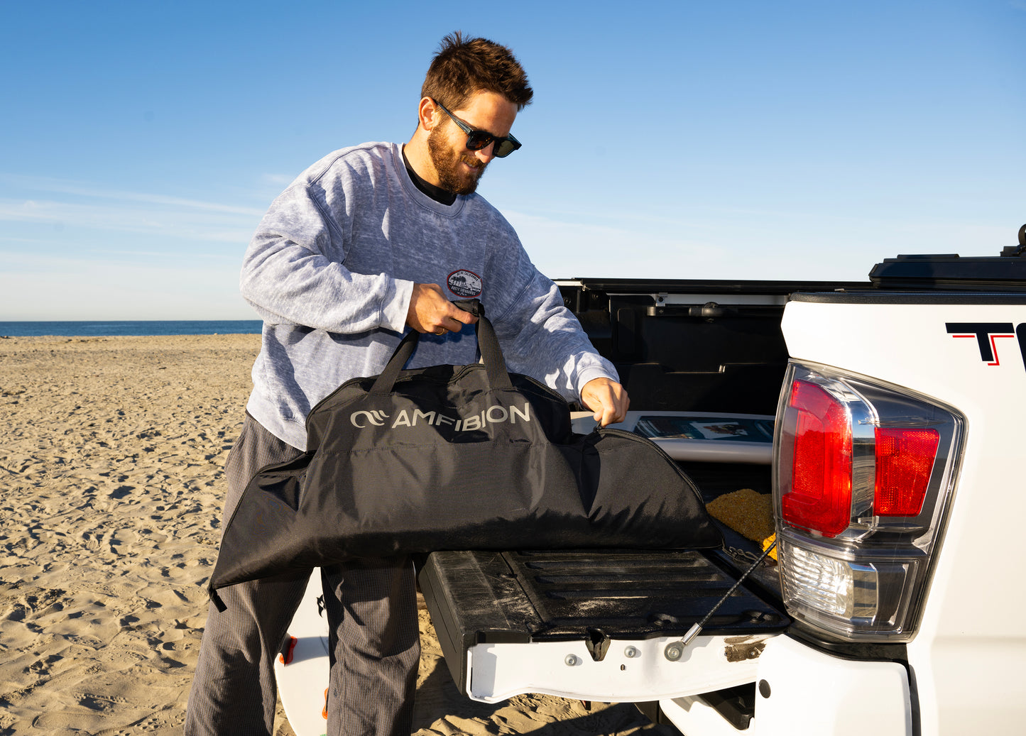 STOWAWAY™ 2-IN-1 CHANGING MAT TO DUFFEL BAG